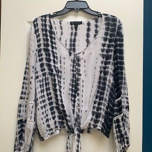 INC the- die house with wide sleeve & lace detail